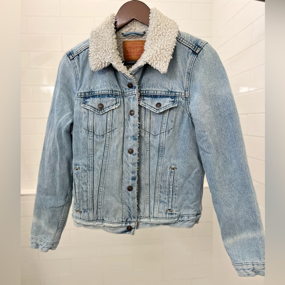 Levi's Jackets & Blazers - Levi’s Sherpa Trucker Jacket — Medium